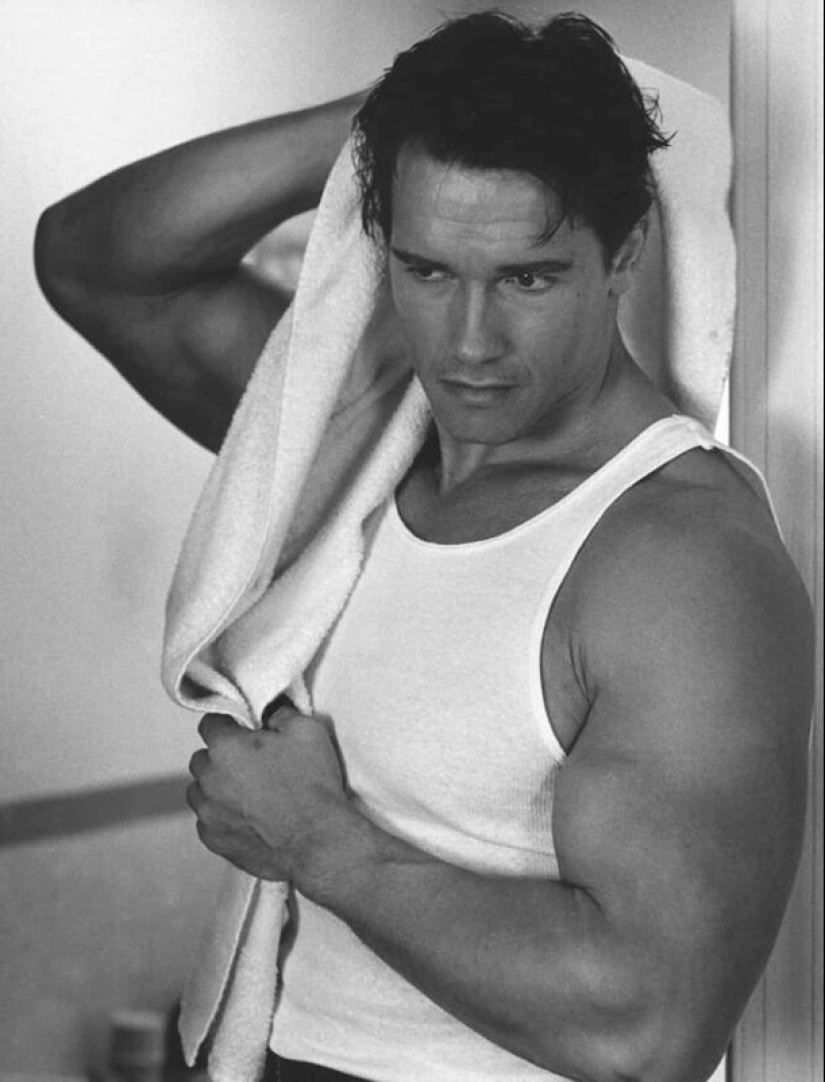 Beauty (and handsome) in towels: 9 vintage photographs of stars after the shower