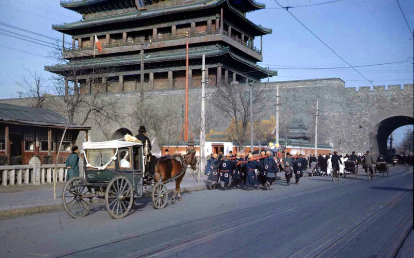 Beijing 1947 in Color: At the Crossroads of Epochs Beijing 1947 in Color: At the Crossroads of Epochs