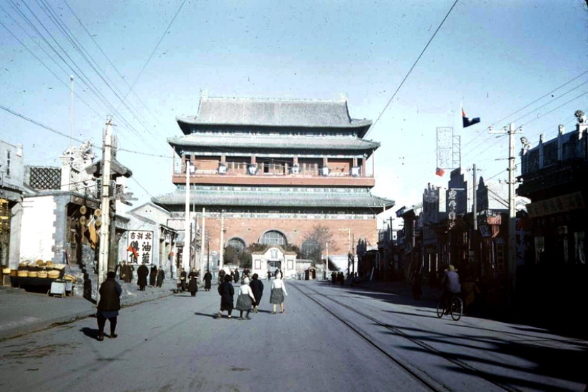 Beijing 1947 in Color: At the Crossroads of Epochs Beijing 1947 in Color: At the Crossroads of Epochs
