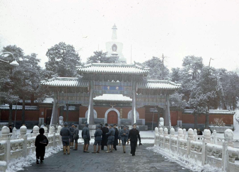 Beijing 1947 in Color: At the Crossroads of Epochs Beijing 1947 in Color: At the Crossroads of Epochs