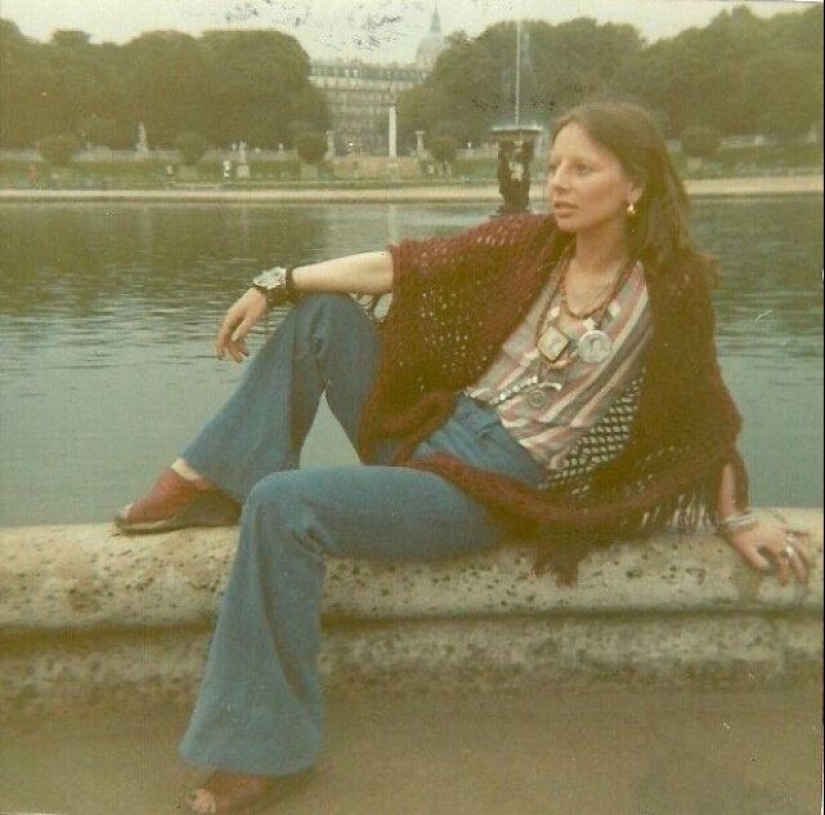 Bell-bottoms: the peak of fashion of the 70s and the symbol of the decade