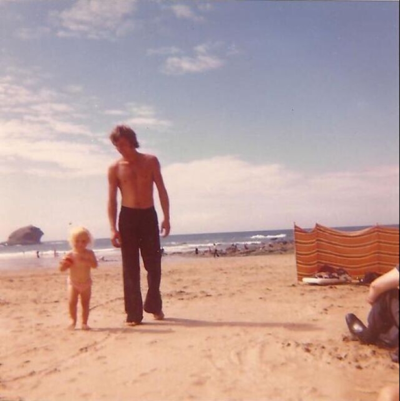 Bell-bottoms: the peak of fashion of the 70s and the symbol of the decade