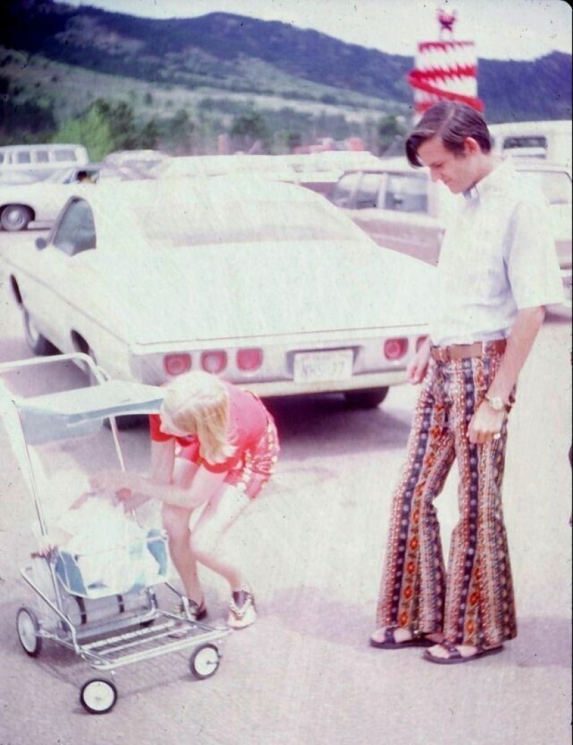 Bell-bottoms: the peak of fashion of the 70s and the symbol of the decade