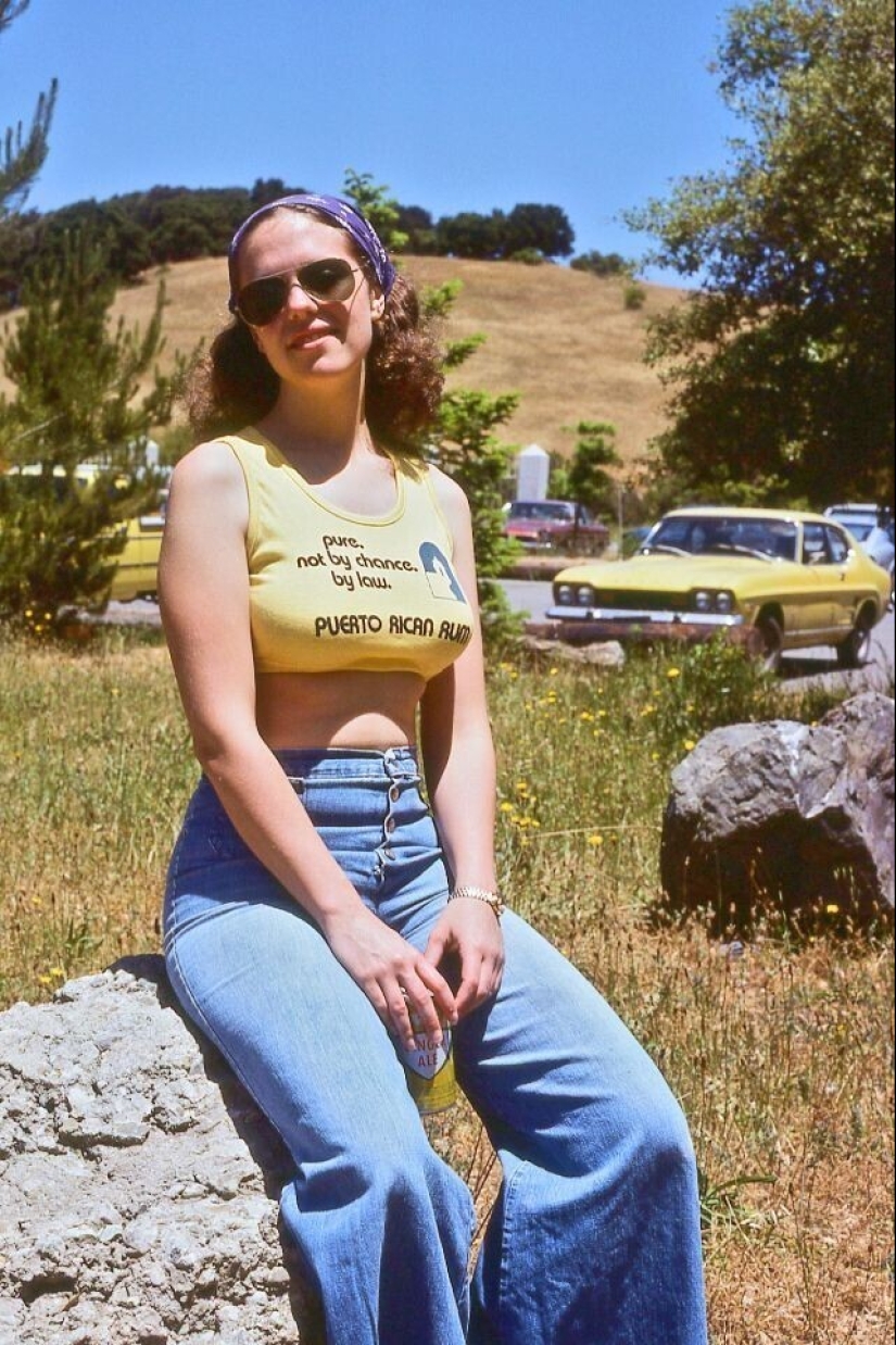 Bell-bottoms: the peak of fashion of the 70s and the symbol of the decade