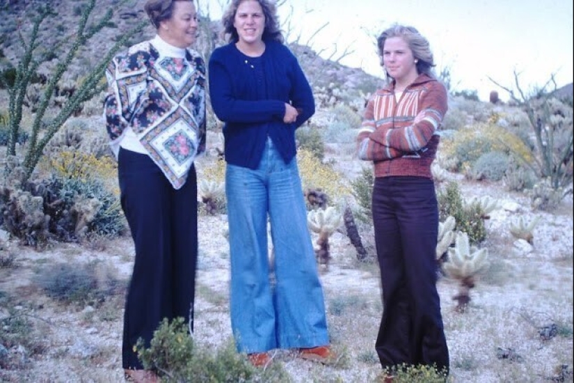 Bell-bottoms: the peak of fashion of the 70s and the symbol of the decade