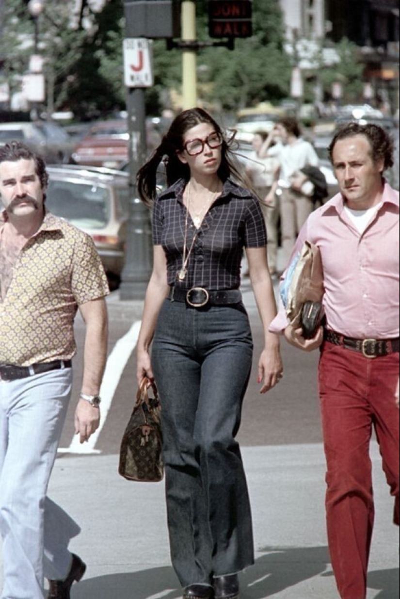 Bell-bottoms: the peak of fashion of the 70s and the symbol of the decade