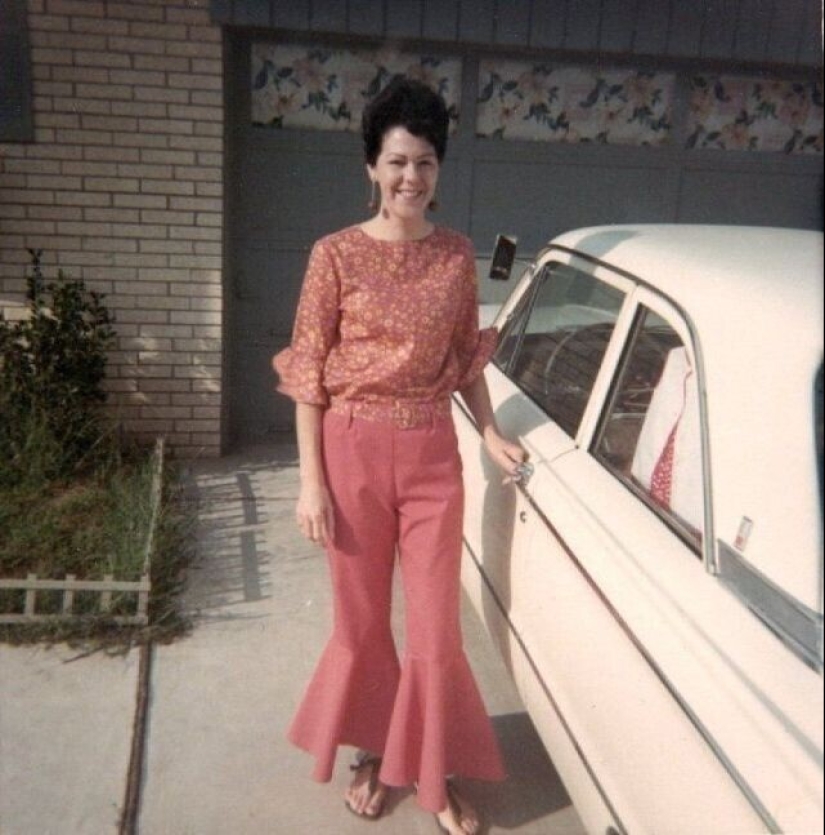 Bell-bottoms: the peak of fashion of the 70s and the symbol of the decade