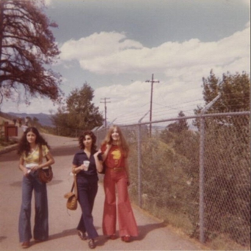 Bell-bottoms: the peak of fashion of the 70s and the symbol of the decade