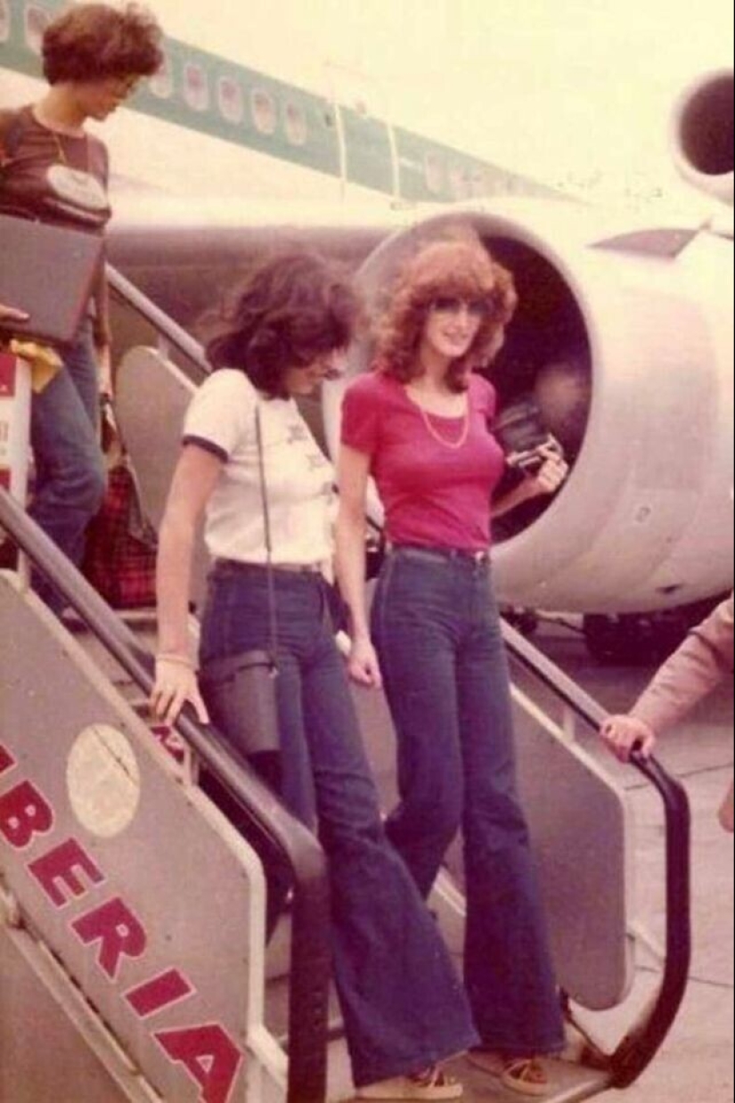 Bell-bottoms: the peak of fashion of the 70s and the symbol of the decade