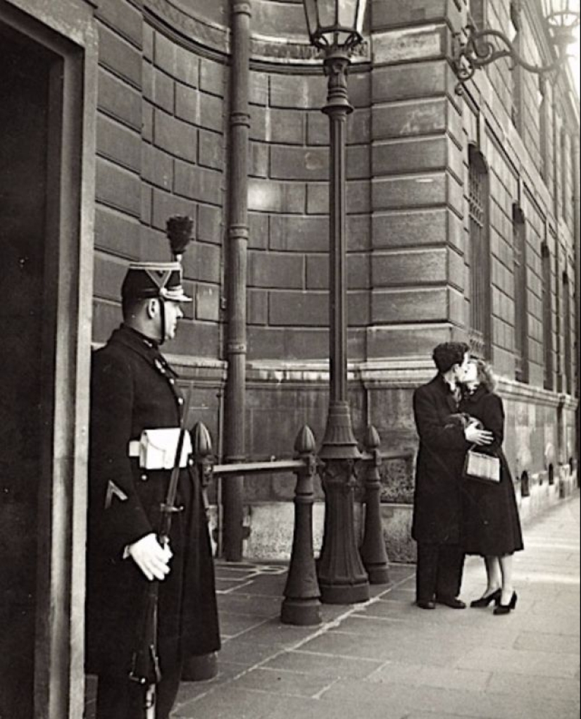 Beso francés: cómo el fotógrafo tomó fotos de parejas enamoradas en las calles de París Beso francés: cómo el fotógrafo tomó fotos de parejas enamoradas en las calles de París