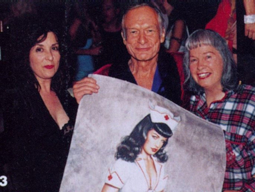 Bettie Page, símbolo sexual de los años 50, y sus seguidores Bettie Page, símbolo sexual de los años 50, y sus seguidores