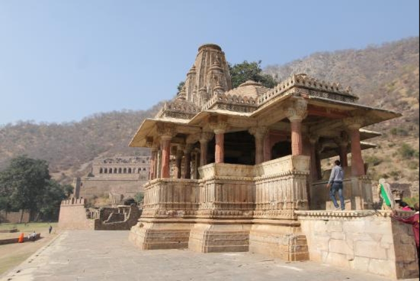 Bhangarh es una ciudad fantasma maldita en la India a la que no se puede ir de noche.