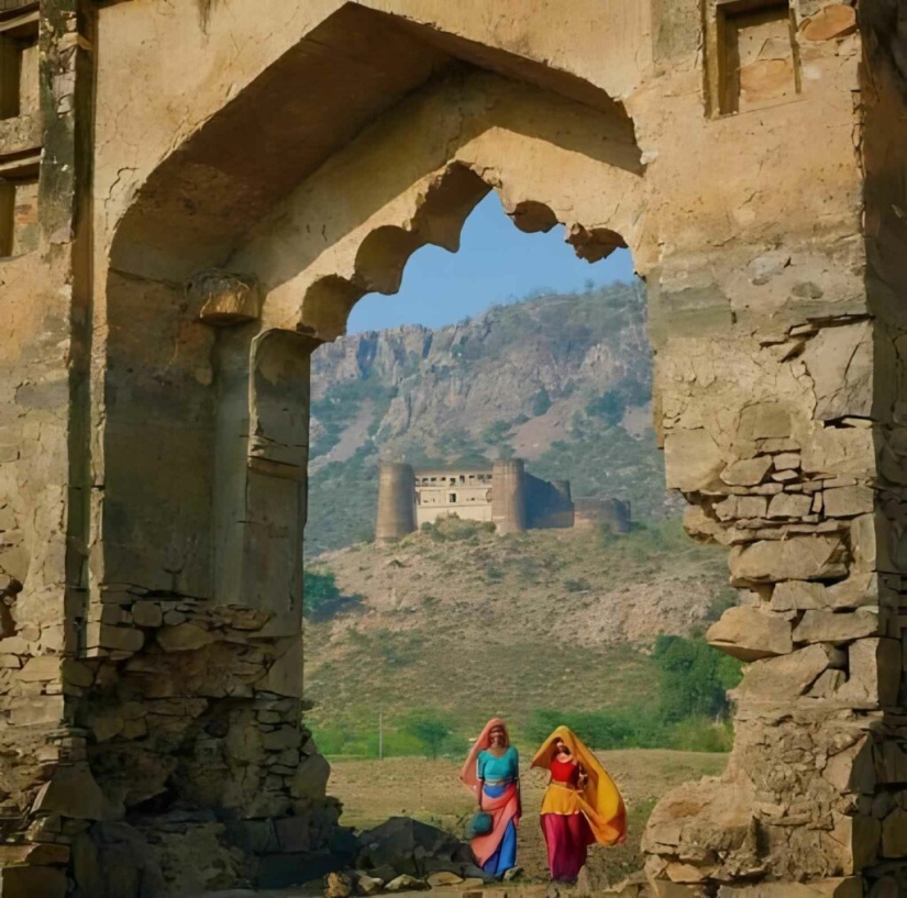 Bhangarh es una ciudad fantasma maldita en la India a la que no se puede ir de noche.