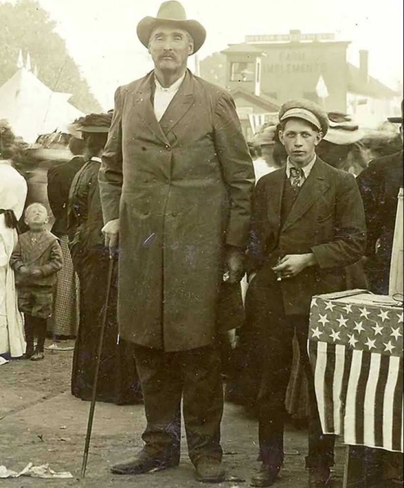 Big Love: The Story of the Tallest Couple in History