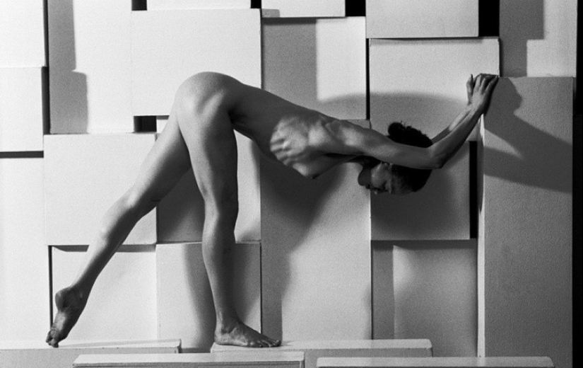 Black and white surrealism of the master of erotic photography Gunther Knop Black and white surrealism of the master of erotic photography Gunther Knop