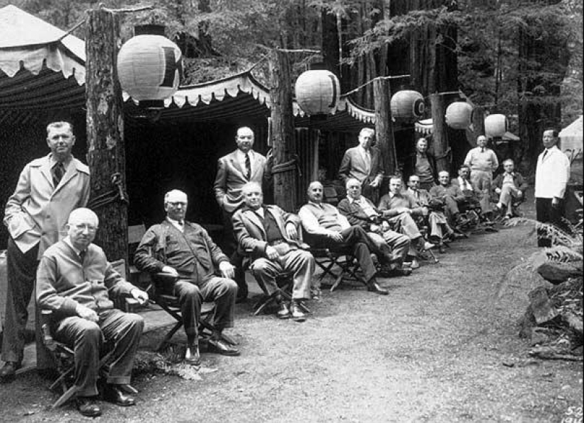 Bohemian Grove: ¿Gobierno oculto del mundo o «campamento infantil» para la élite?