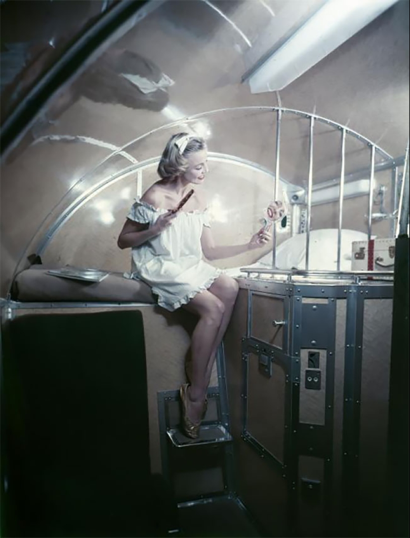 Breakfast in bed: how was the first class of Air France airline in 1957 Breakfast in bed: how was the first class of Air France airline in 1957