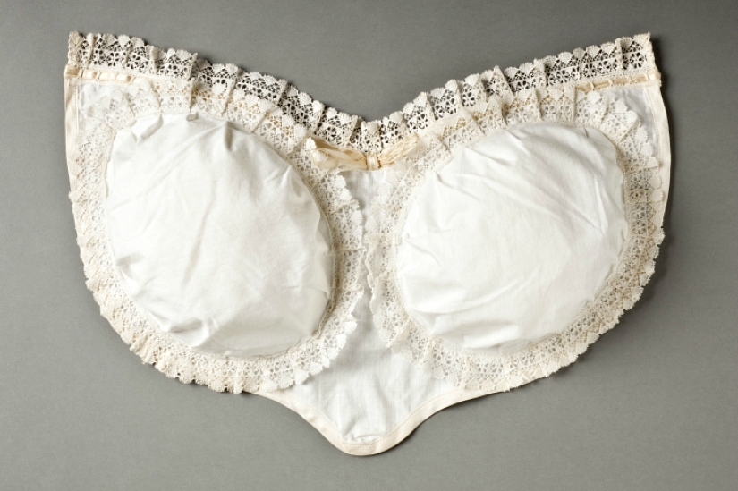 Breast augmentation 100 years ago. What was it like?