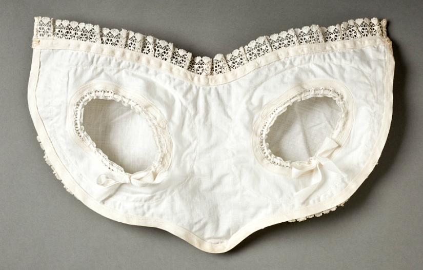 Breast augmentation 100 years ago. What was it like?