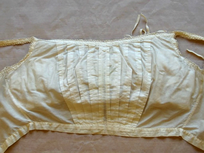 Breast augmentation 100 years ago. What was it like?