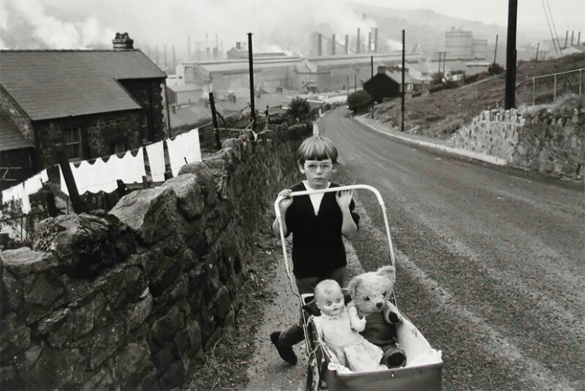 Britain of the 1960s in the lens of the legendary Bruce Davidson Britain of the 1960s in the lens of the legendary Bruce Davidson