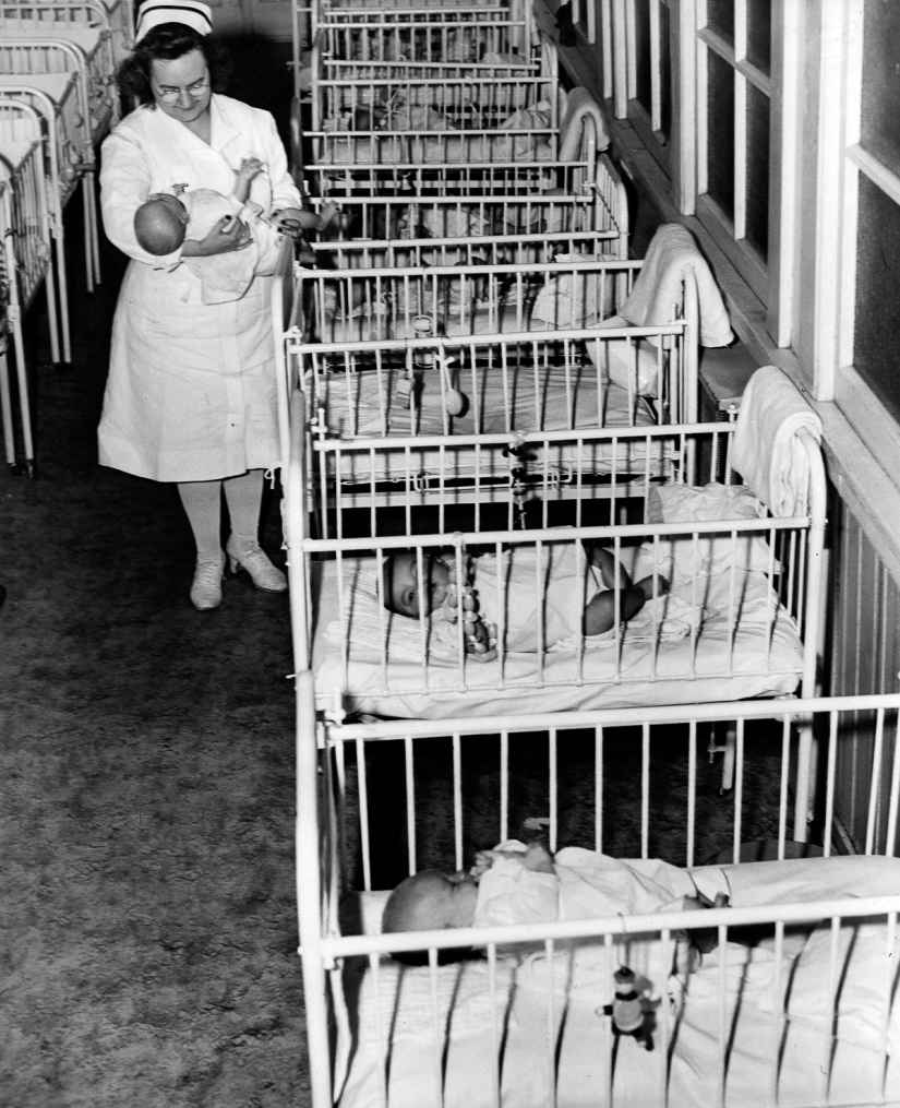 Broke through: historical images of the baby boom in the USA Broke through: historical images of the baby boom in the USA