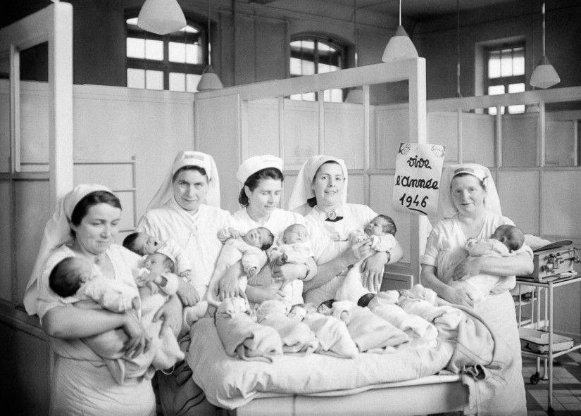 Broke through: historical images of the baby boom in the USA Broke through: historical images of the baby boom in the USA