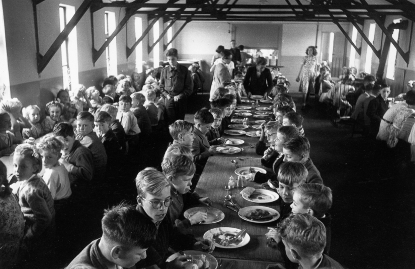 Broke through: historical images of the baby boom in the USA Broke through: historical images of the baby boom in the USA