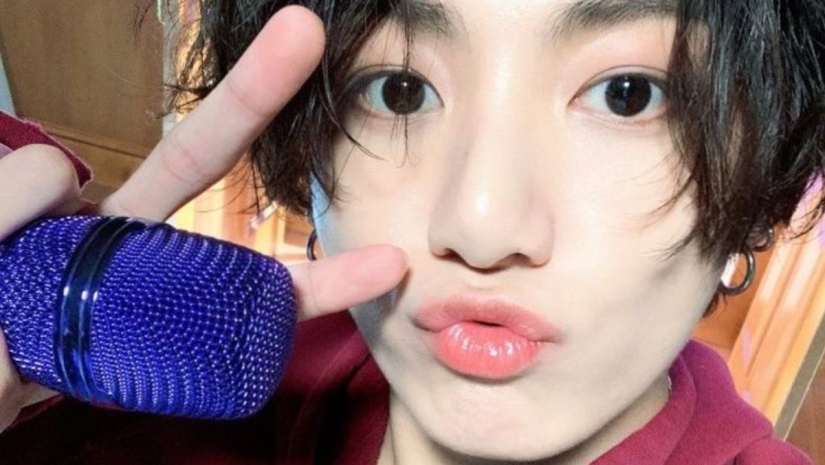 BTS V, Jin, Jhope, Jimin, Jungkook, RM And Suga's Signature Poses That Flaunt Their Unique Styles