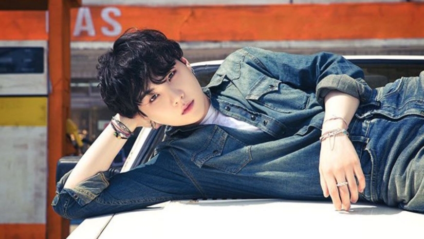 BTS V, Jin, Jhope, Jimin, Jungkook, RM And Suga's Signature Poses That Flaunt Their Unique Styles