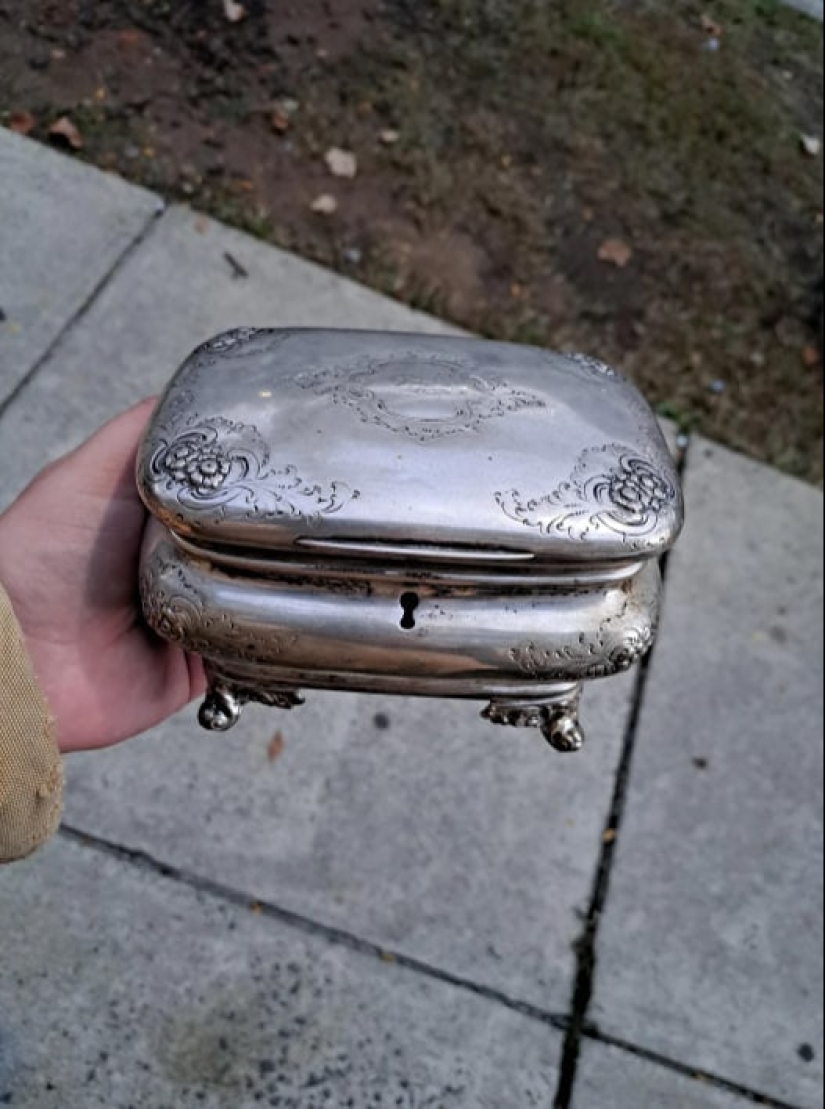 Buscaba cobre, encontré oro: 30 fotos de objetos antiguos y muy valiosos de mercadillos