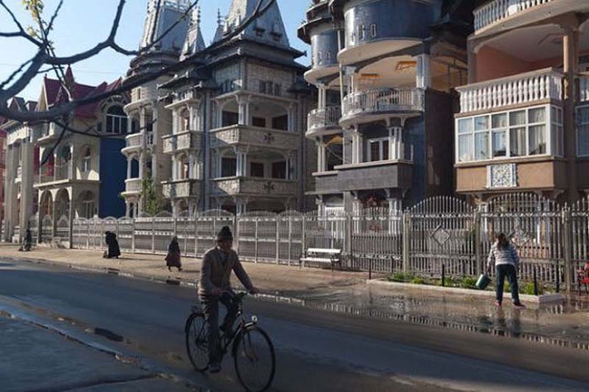Buzescu is the capital of Gypsy millionaires Buzescu is the capital of Gypsy millionaires