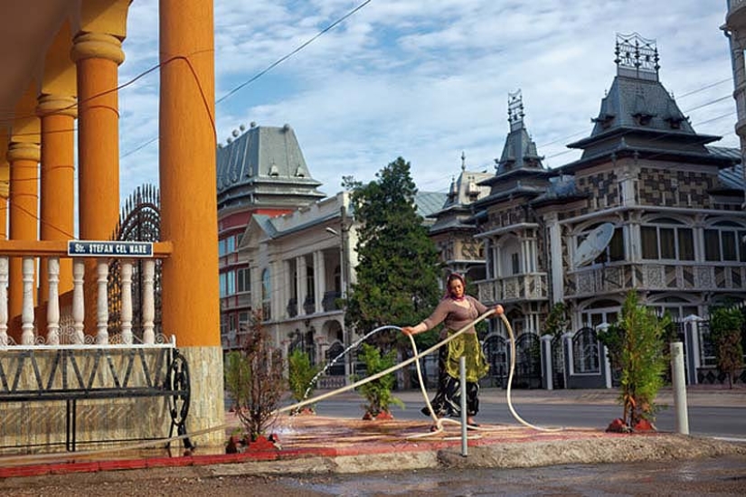 Buzescu is the capital of Gypsy millionaires Buzescu is the capital of Gypsy millionaires