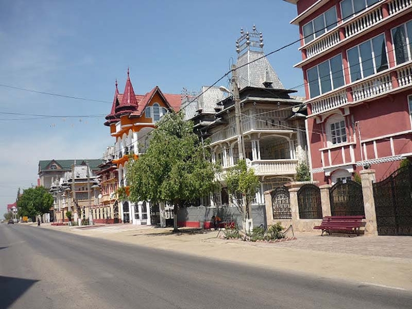 Buzescu is the capital of Gypsy millionaires Buzescu is the capital of Gypsy millionaires