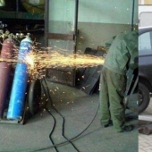 Careful, idiots at work, or how are they still alive? Careful, idiots at work, or how are they still alive?