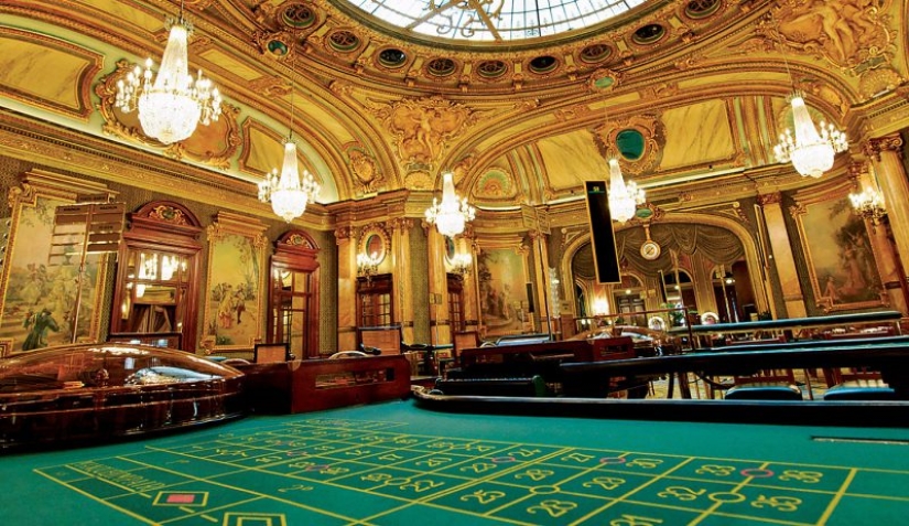 "Cartas, dinero, dos barriles" : 7 pérdidas más épicas en la historia del casino