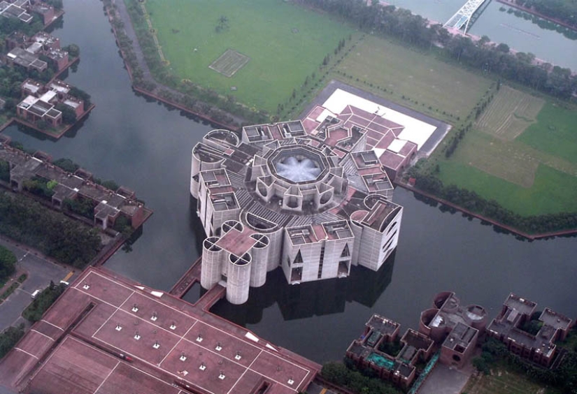 Castillos sobre el agua o los 20 fosos de castillos más bonitos del mundo