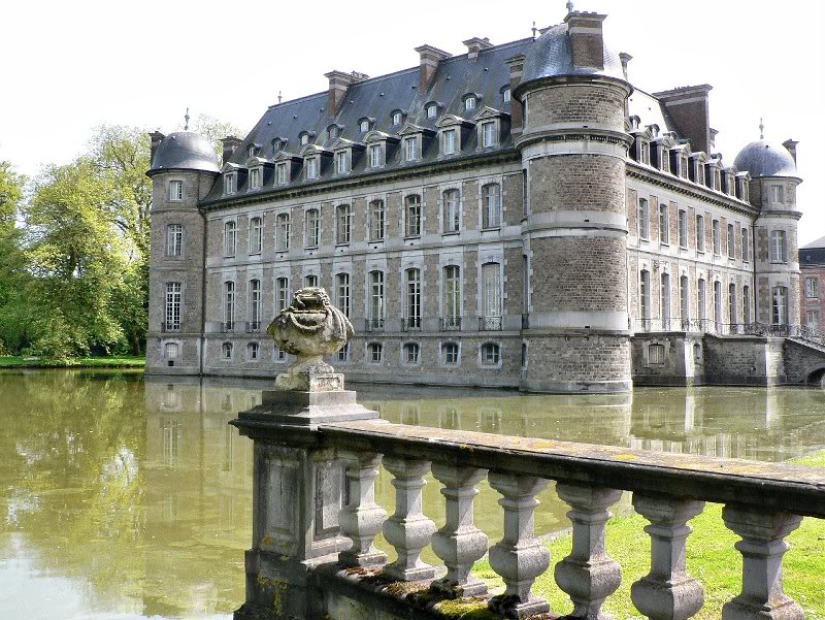 Castillos sobre el agua o los 20 fosos de castillos más bonitos del mundo