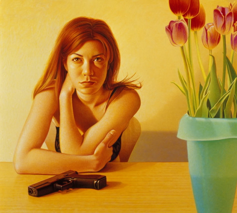 Chicas, verano y armas: pinturas realistas sobre madera de Andrew Valko