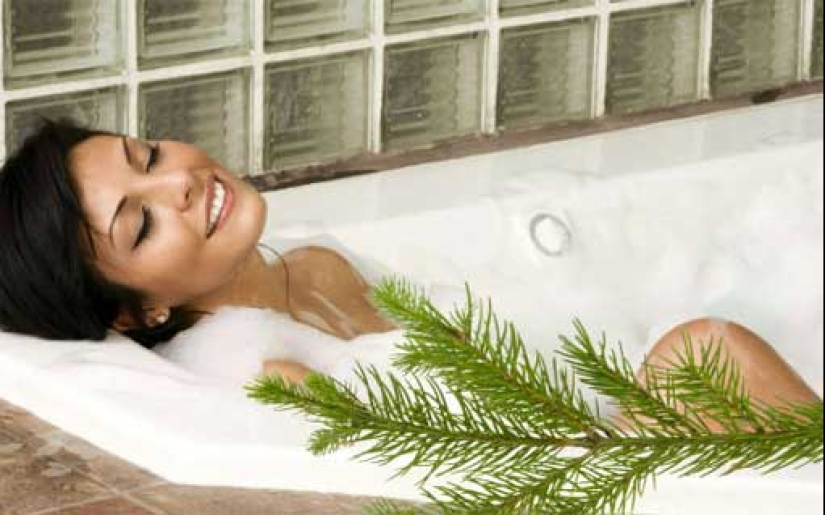 Christmas life hacks: 4 ways to use pine needles showered