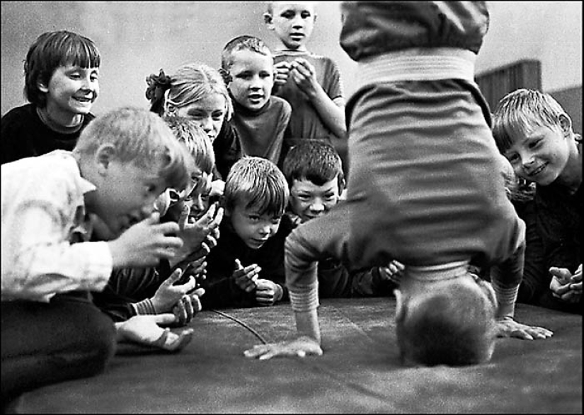 Cómo agitar a las abuelas: obras seleccionadas de la estrella de la fotografía soviética Vladimir Rolov Cómo agitar a las abuelas: obras seleccionadas de la estrella de la fotografía soviética Vladimir Rolov