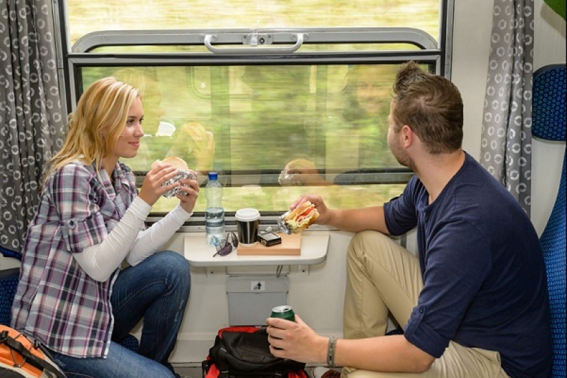Cómo comportarse en el tren, para no molestar a los demás