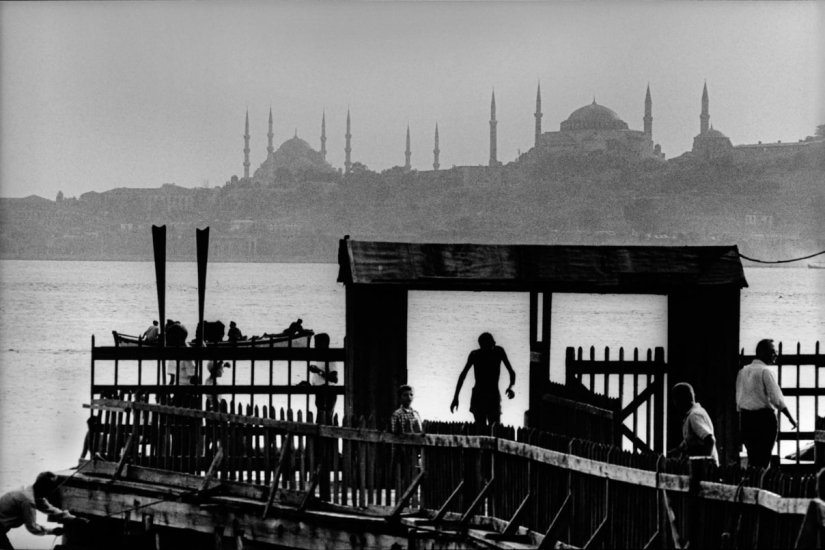 Cómo el fotógrafo Ara Guler mostró al mundo el corazón de Estambul y su dolor