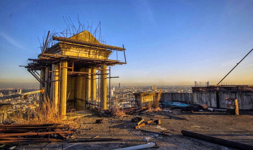 Cómo es la Torre Satorn, el rascacielos abandonado más grande del mundo