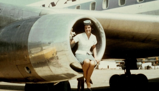 Cómo funciona el inodoro en el avión o por qué antes era imposible comer hielo azul