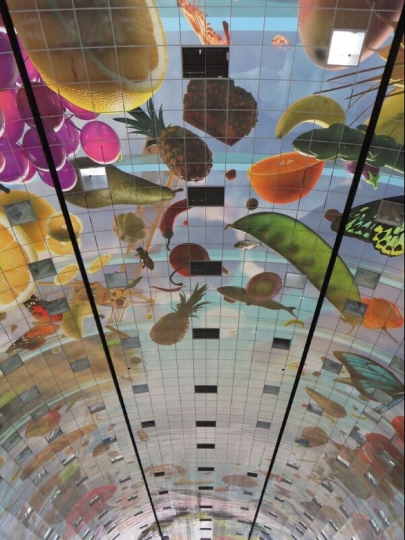 ¿Cómo funciona el mural digital en el increíble edificio futurista mercado de Rotterdam