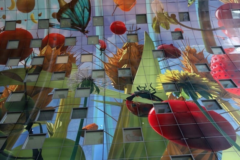 ¿Cómo funciona el mural digital en el increíble edificio futurista mercado de Rotterdam