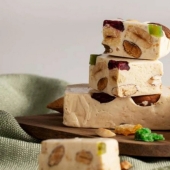 Cómo se inventó el queso vegano, de qué está hecho y si este producto puede reemplazar las alternativas lácteas.