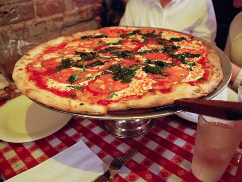 Cómo se sirve la pizza en diferentes países del mundo Cómo se sirve la pizza en diferentes países del mundo