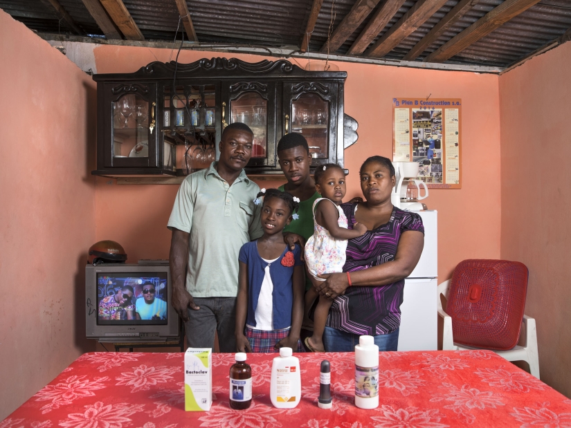 Cómo se trata a las personas en diferentes países: un fotógrafo de viajes mostró botiquines de primeros auxilios en el hogar